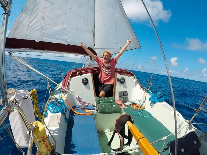 Il a du mal à croire à sa chance : le navigateur en solo seul en haute mer