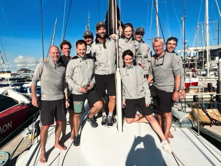 L'equipaggio del "Rafale" poco prima della partenza della 9a RORC Transatlantic Race nel porto di Lanzarote