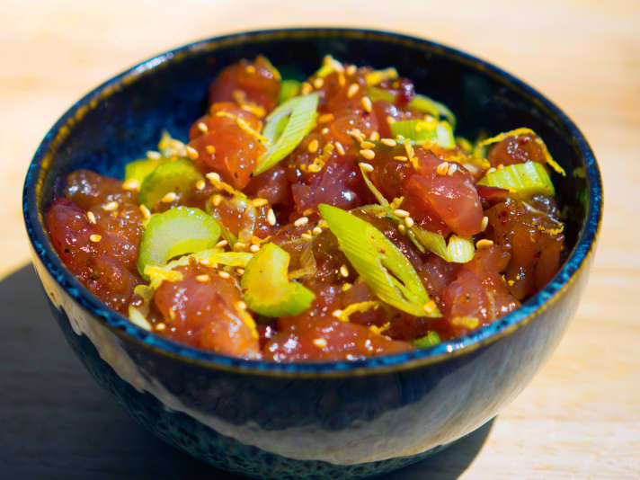 Cooking on board Bonito tartare