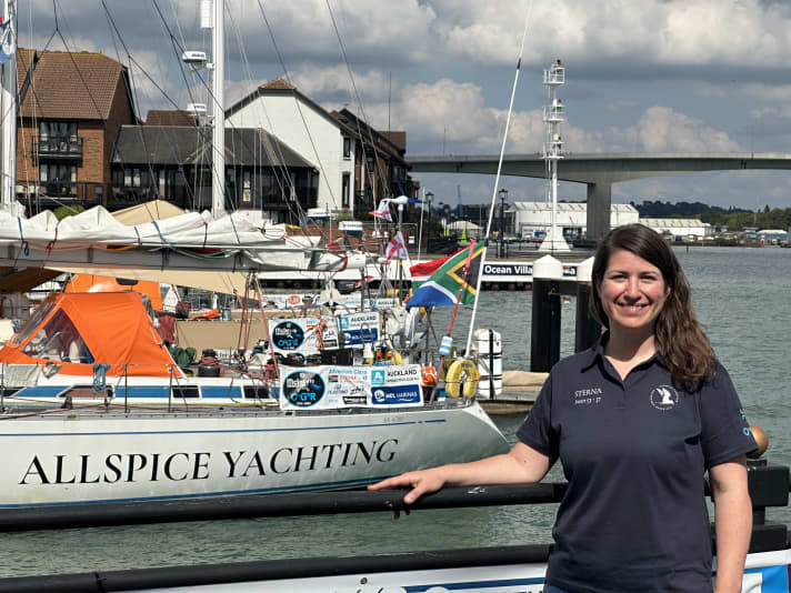 Ebru Yaral sails around the world on board the "Sterna" under the South African flag as part of an international amateur crew