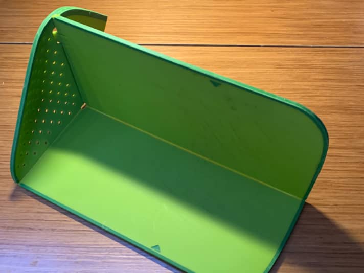 Praktisches Schneidebrettchen zum Klappen und mit Sieb