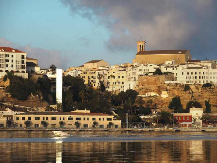 Box view of the old town of Mahón from the berth.