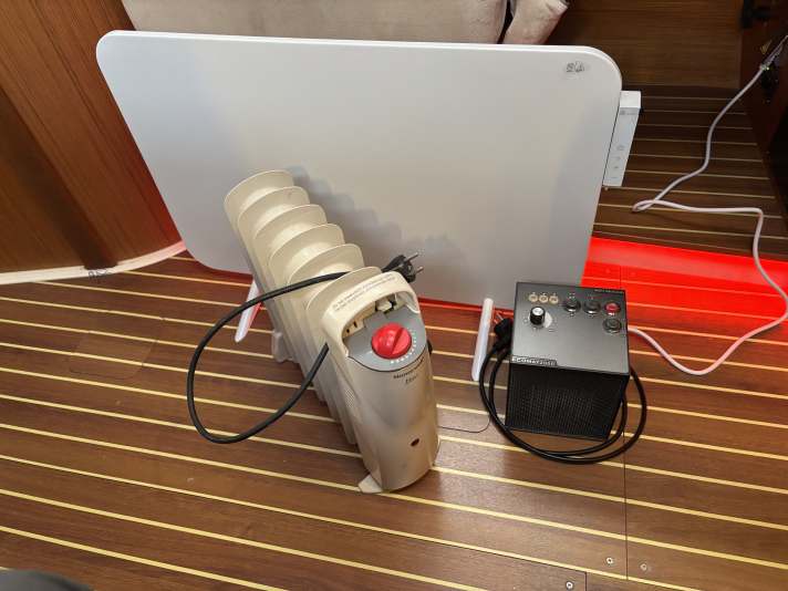 Radiateur à huile, radiateur soufflant, chauffage à infrarouge : trois systèmes fonctionnant à l'électricité pour une utilisation à bord.