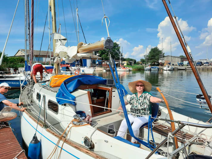 Olga non vede l'ora di partire in barca a vela con il genero. Conosce la laguna alle porte di Kaliningrad fin da quando era bambina.