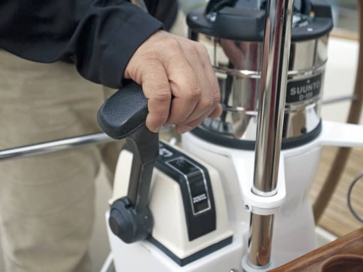 Avec un peu de lubrifiant, la manette des gaz fonctionne généralement beaucoup plus facilement