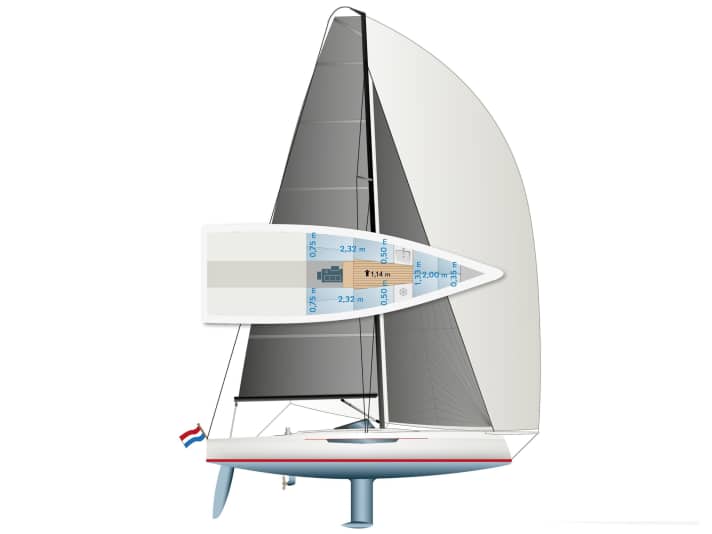 Also suitable for weekend touring: Four people can sleep comfortably overnight. The berths are long and wide enough for this. Plenty of sail horsepower: The high and slim sail plan ensures sufficient power. Space for stowage: The ship is empty aft. But the space does not remain unused.