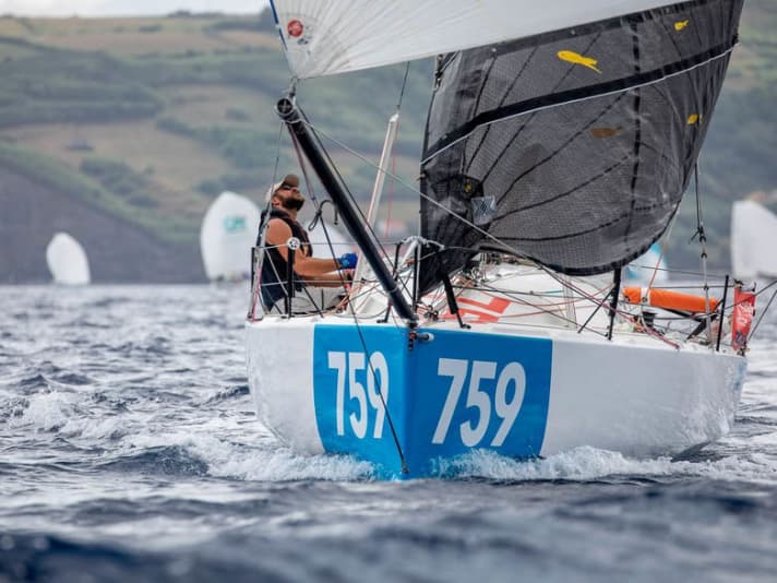 Last place at the weekend, now in 2nd place - and soon in the lead: Uros Krasevac (SLO), who sailed the longest course north after the start and is now benefiting