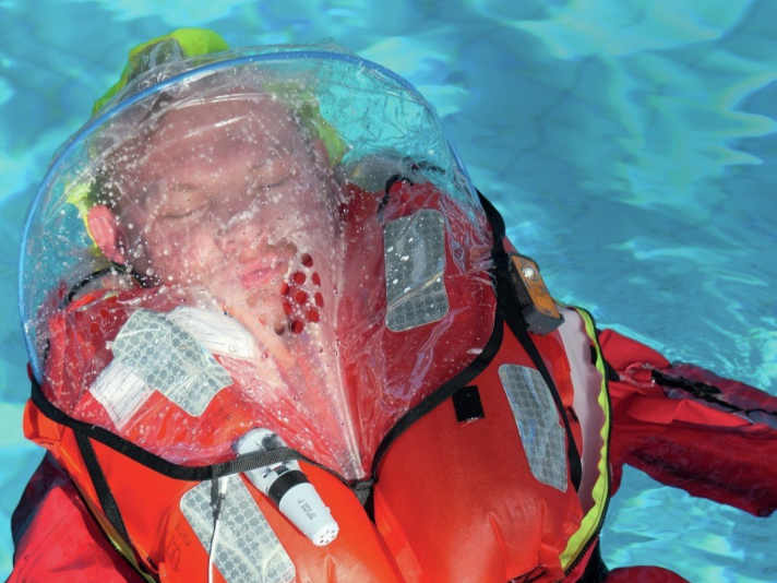 However, if a crew member falls overboard, the right lifejacket is crucial. We put 24 automatic lifejackets through their paces