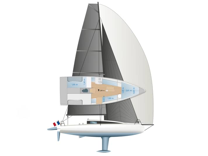 Powerful rig, narrow profiles: The sail plan is very stretched and highly efficient. Even the standard version of the 1050 has a carbon mast.