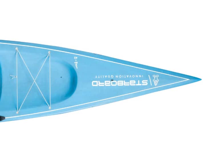 Compared to the other test boards, the Starbaord Waterline has an extremely pointed nose. Nice feature: you can stow light day luggage in the recess under the net.