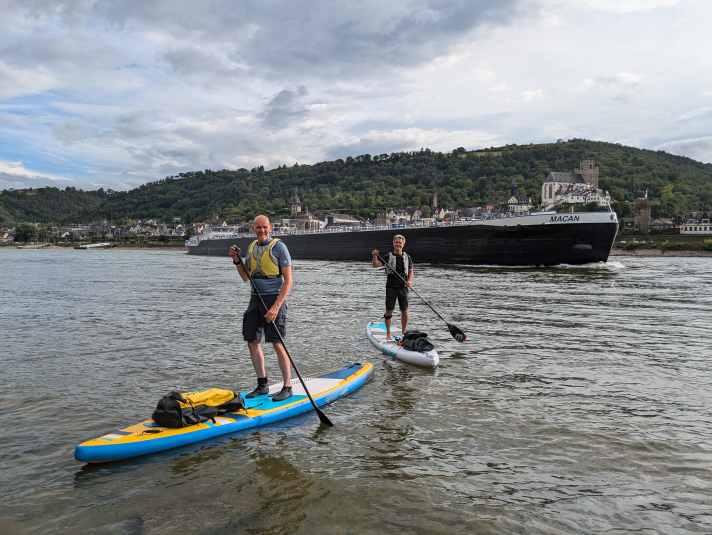 On rivers, paddling is done outside the fairways, so there is plenty of room for the big boats.