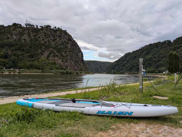 Am Ende der Tour direkt am Camper anlegen. Ist das zu toppen? Hier direkt an der Loreley am Rhein.