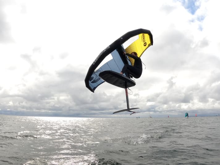 The pressure in the wing noticeably changes the riding characteristics