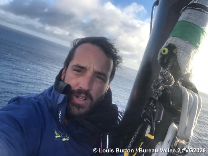   "Le skipper de Bureau Vallée 2, Louis Burton, a désormais de meilleures perspectives d'avenir