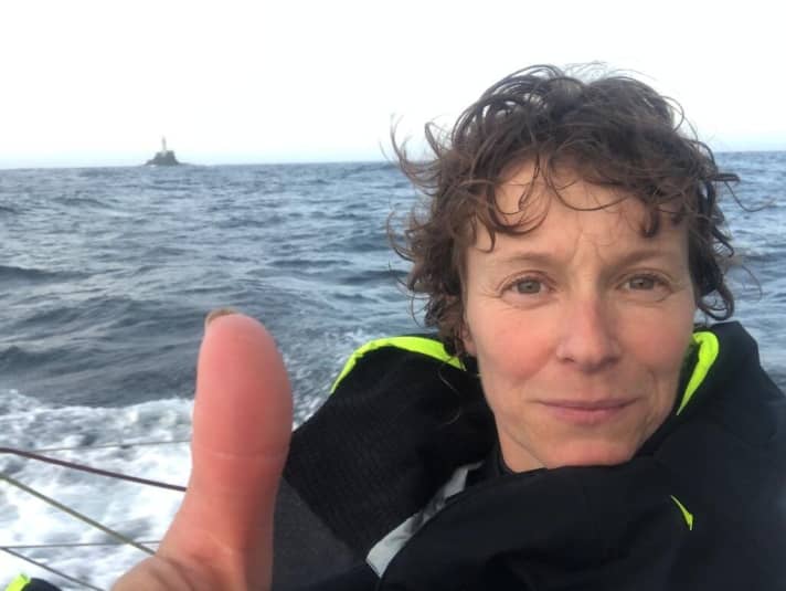   In an upbeat mood and with a lot of attacking spirit in action: Isabelle Joschke has worked her way up to fifth place in the Guyader Bermudes 1000