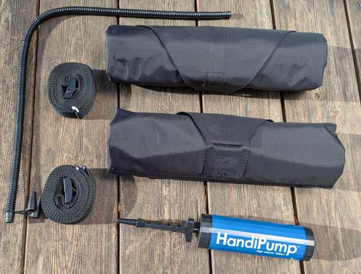 The carrier can be rolled up compactly for transport. Two straps and the pump are included.