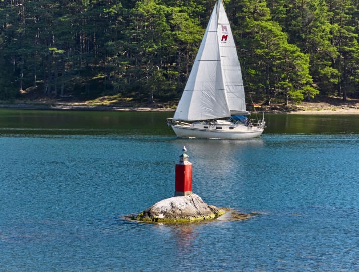 Navigare nelle strette acque dell'arcipelago richiede molta cautela, ma è talvolta possibile