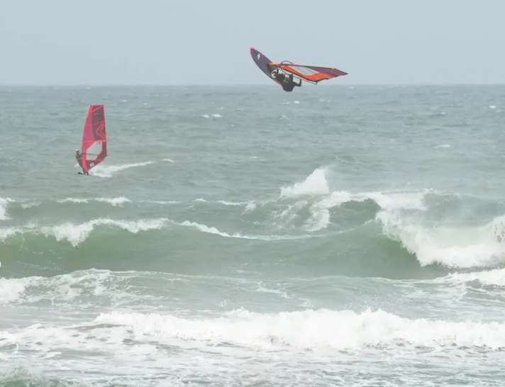 Strong south-westerly winds with a solid North Sea swell during the single elimination on Thursday.