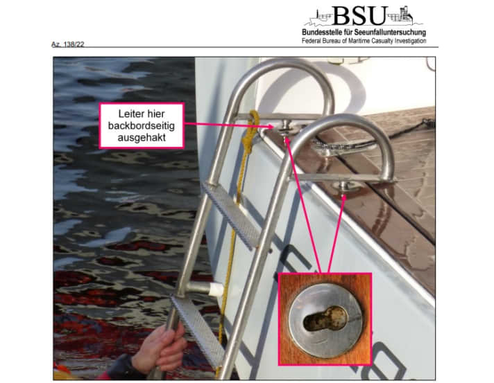 Die am Heck eingehängte Badeleiter der “Speedy Go”. Die Konstruktion ist Gegenstand der BSU-Untersuchung