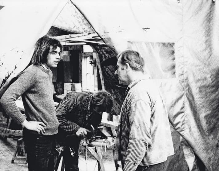 Thomas Jungblut, champion du monde de dériveur OK, a régulièrement visité le chantier naval de Hein et a discuté avec Kurt Hein de nouvelles idées pour des bateaux plus rapides.