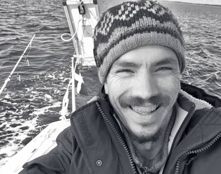 33-year-old Samuel Tonne studied in Flensburg and earned his living as a music teacher - until sea fever set in. Today he works as a sailing instructor and lives on his boat