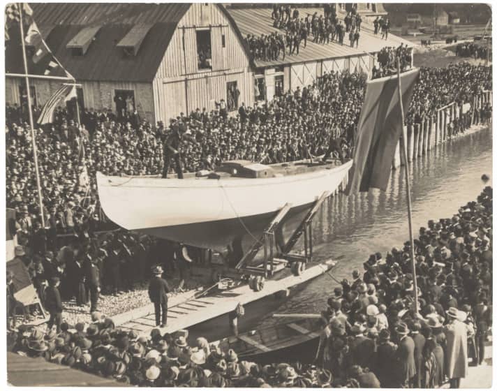 Spectacle : 12.000 personnes assistent au lancement du bateau