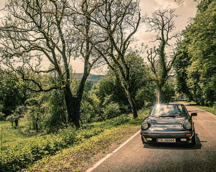Einzigartig Der 911 von Walter Hoffmann besaß schon 1974 viele Elemente, die erstspäter in Serie gingen – etwa der Frontspoiler, die Waschdüsen für die Scheinwerferoder die Nebellichter. Speziell auch: die Antenne für das B-Netz-Autotelefon.