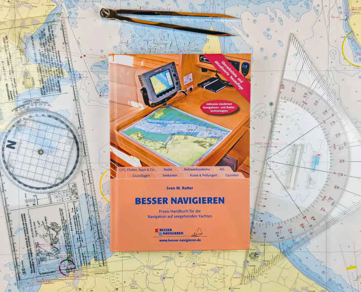 Nachschlagewerk: „BESSER NAVIGIEREN“ von Sven M. Rutter umfasst neben der klassischen Navigation ebenso den Einsatz aktueller Navigationselektronik. Weitere Infos: www.besser-navigieren.de.Navigationsserie YACHT, Teil 5
