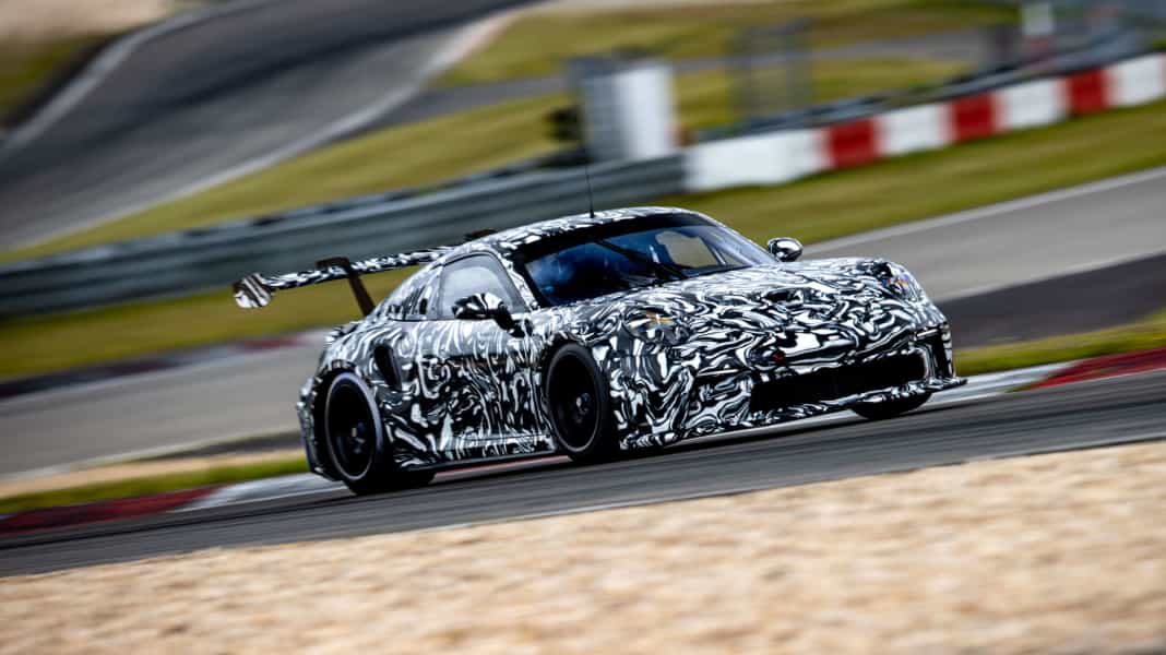 Neuer Porsche 911 GT3 Cup getarnt auf Testfahrt: Erlkönig auf dem Nürburgring