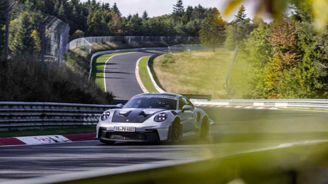 Porsche 911 GT3 RS umrundet Nürburgring in 6:49.328 Minuten