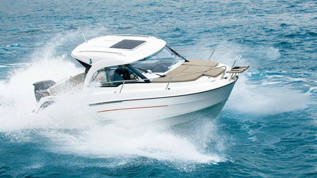 Test: Beneteau Antares 7 OB - Breakwater