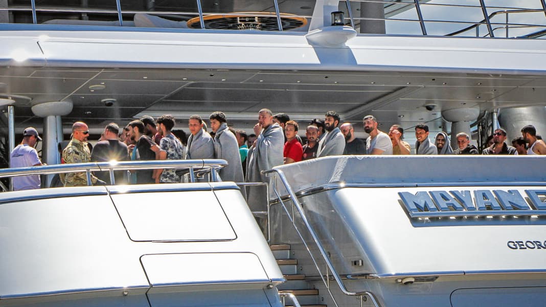 Recht: Was ist zu tun, wenn Sie mit Ihrer Yacht auf ein Flüchtlingsschiff treffen?