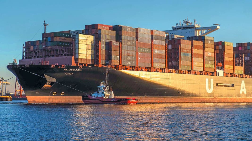 Report: Hamburg harbour tugboat - De Schlepper un sien Crew