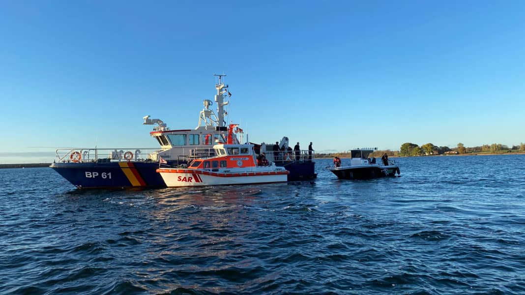 Accident: Motorboat loses outboard motor - sea rescuers and police rescue crew