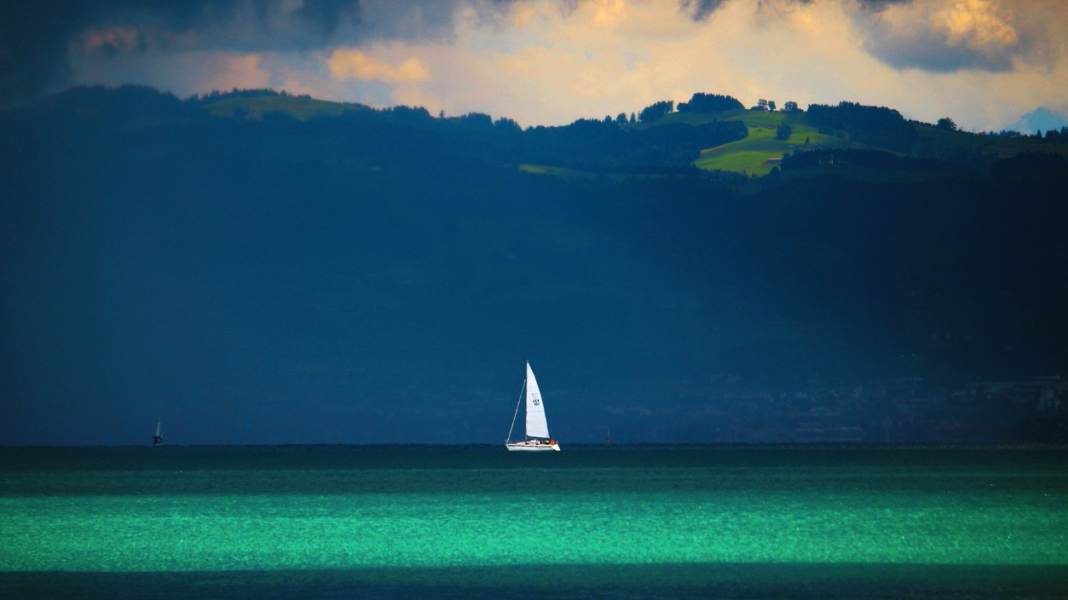 Gefährliches Wetter: Der Sturmwarndienst auf den Seen der Alpenregion