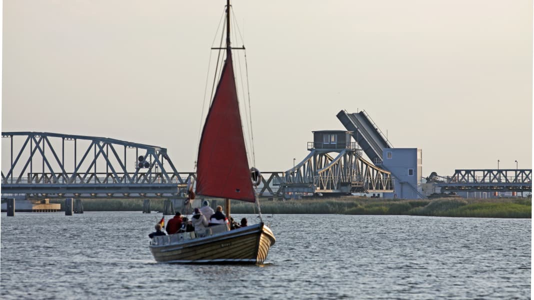 Temporary bridge over Zingster Strom completed