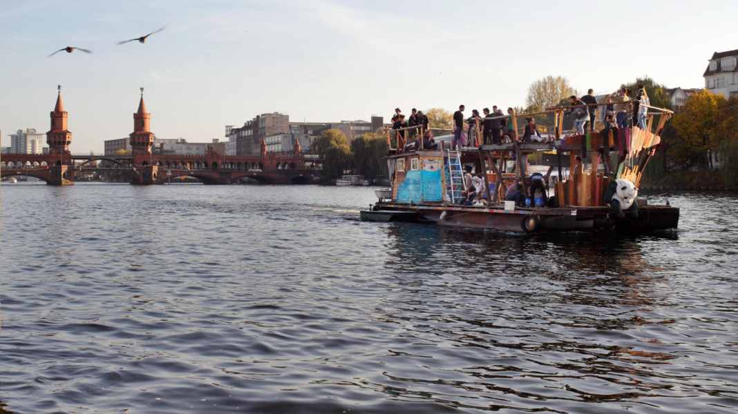 Party boats in Berlin: dispute over noise pollution on the water