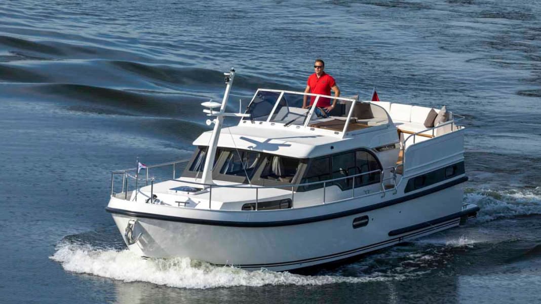 Test: Steel displacement boat with shaft drive - Linssen 35 SL AC
