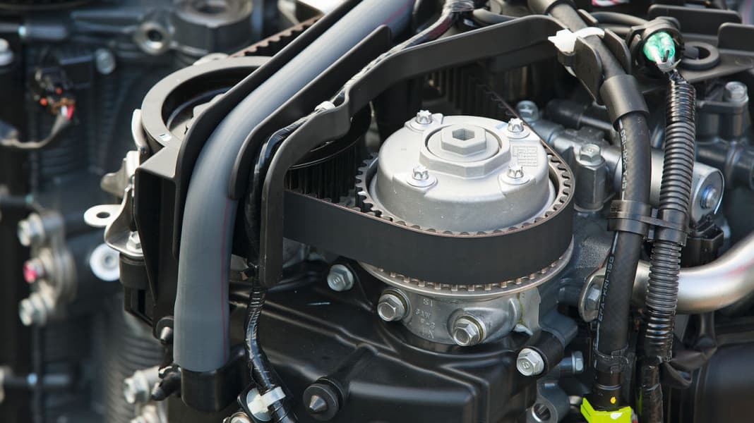 Comparison: 350 hp outboards - battle of the giants