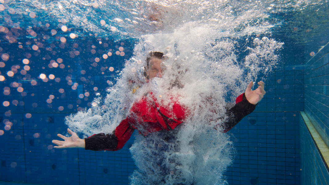 Automatic lifejackets in the test