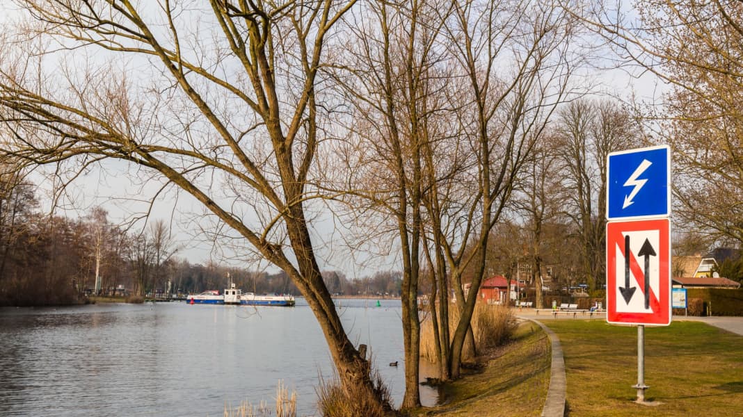 Knowledge & Practice - Navigation signs in Germany