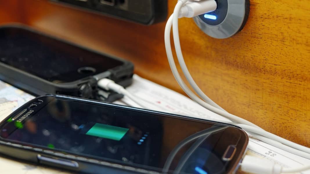 Technik: USB-Steckdosen - Saft fürs Smartphone