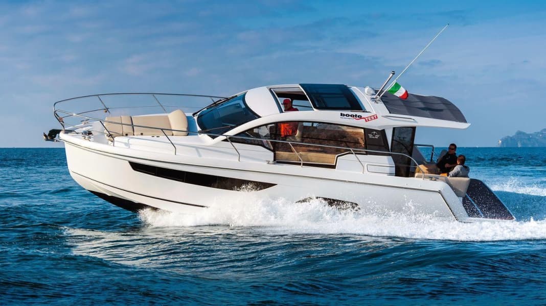 Test: Sealine C330 - A breath of fresh air from the north