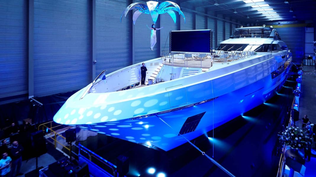Heesen christens 70m flagship