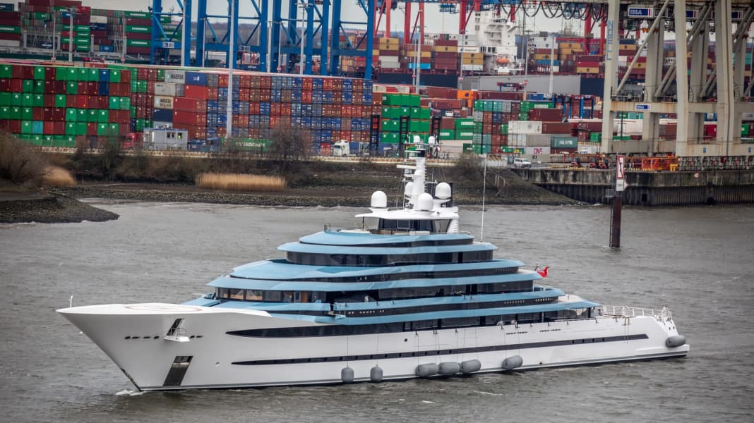"Jubilee" in refit at Blohm+Voss