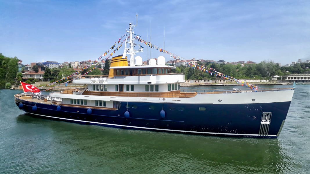 Turquoise Yachts shows "Blue II"
