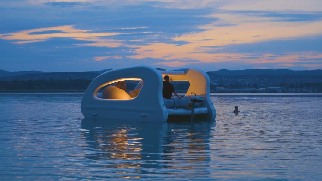"Portless Catamaran": A catamaran to inflate