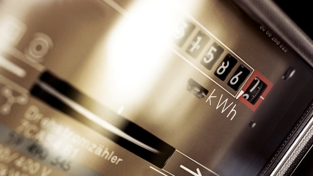 Law: What does the electricity bill have to do with the yacht?