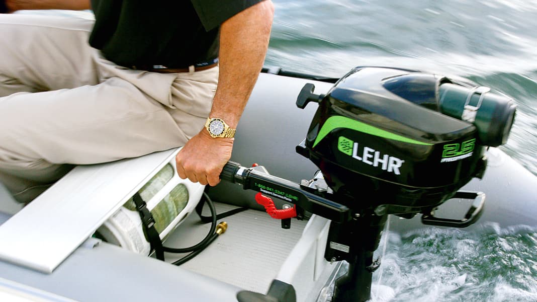 Teaching 2.5 hp: Outboard motor with propane gas