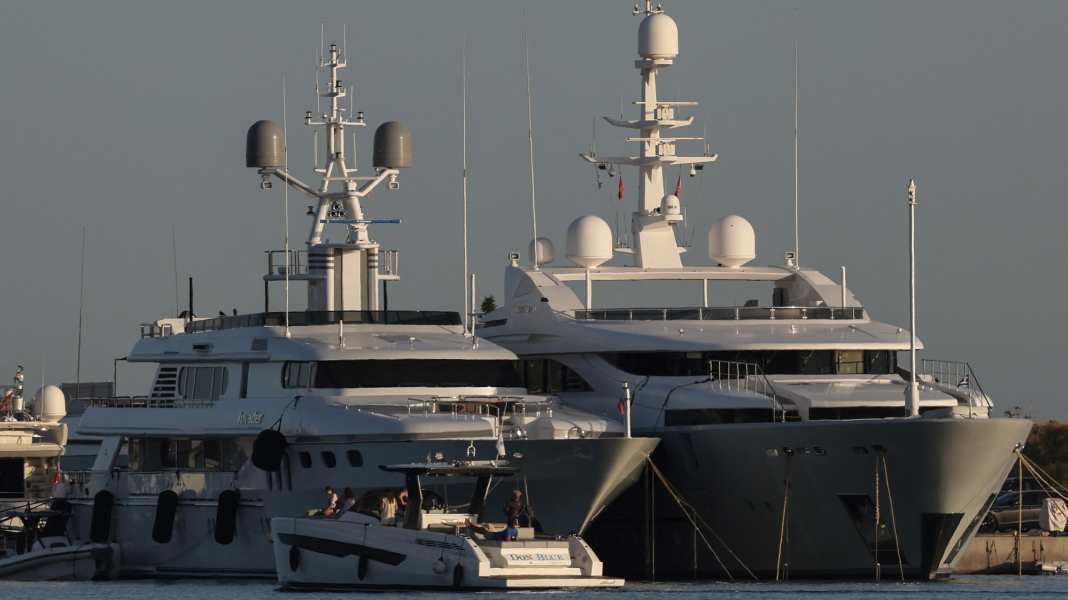 Waldbrand auf Hydra: Feuerwerk einer Megayacht soll Feuer ausgelöst haben